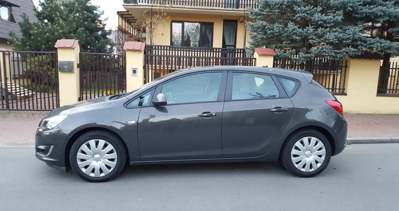 Opel Astra cena 24900 przebieg: 76000, rok produkcji 2012 z Garwolin małe 106